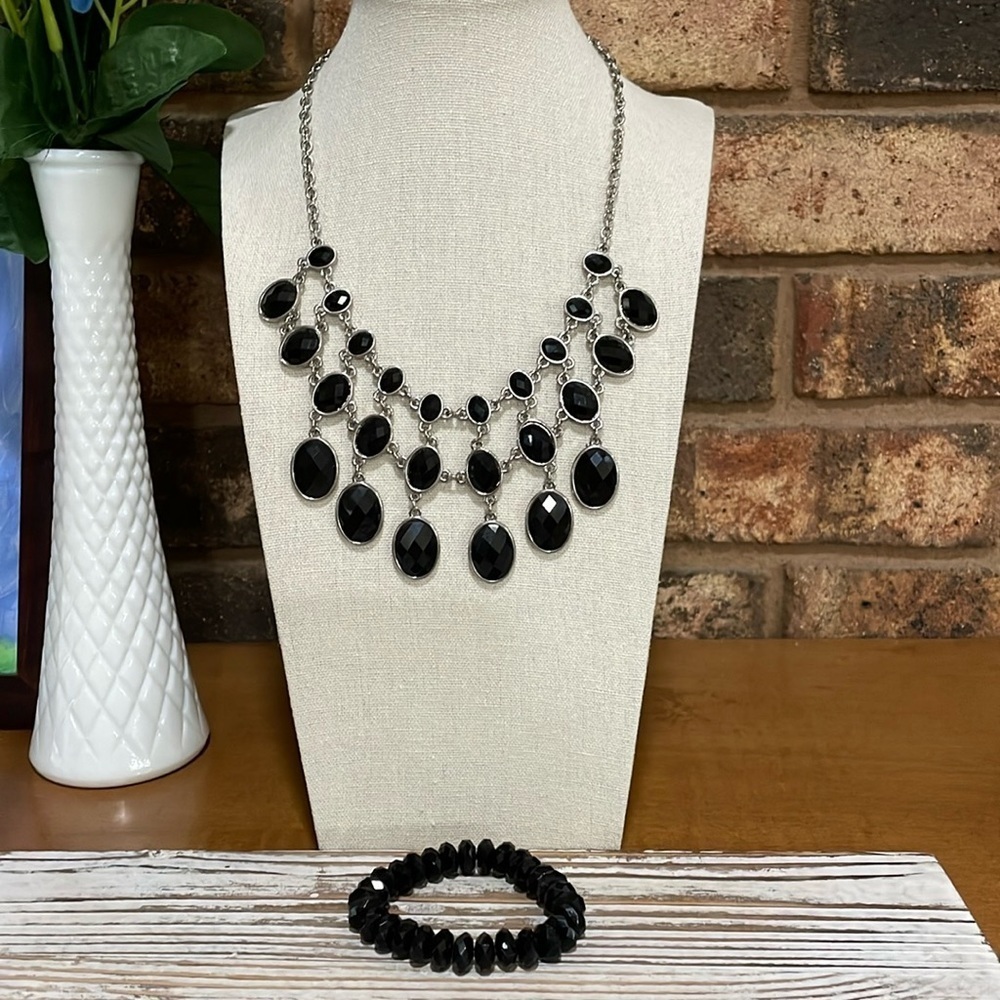 2028 Black Faceted Cabochon Bob statement necklace and bracelet set